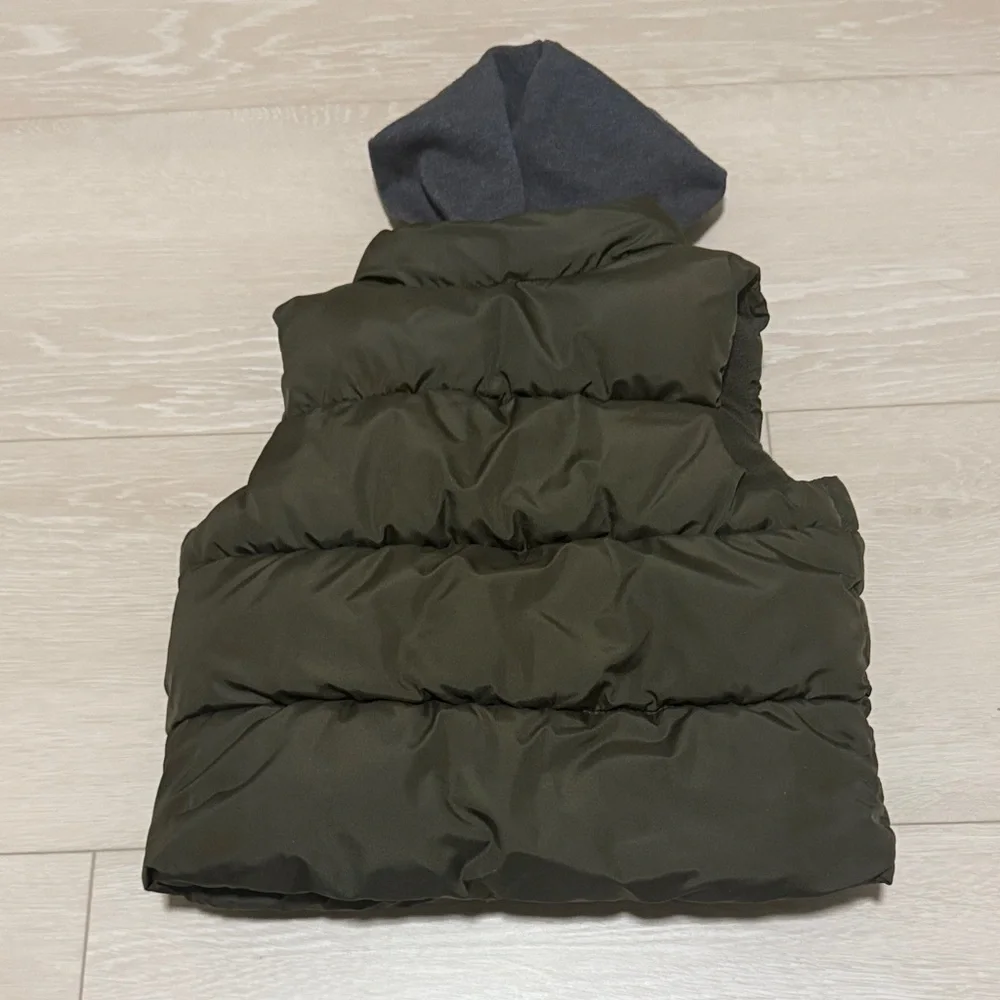 ✨ Old Navy Kids Hooded Puffer Vest - Dark Green and Gray